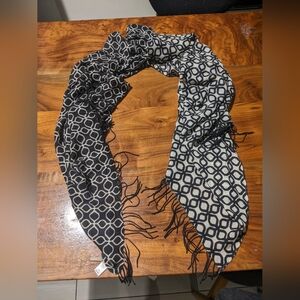 Nordstrom - Cashmere & Wool Scarf Reversible Wrap | Black & White Interlock Geo